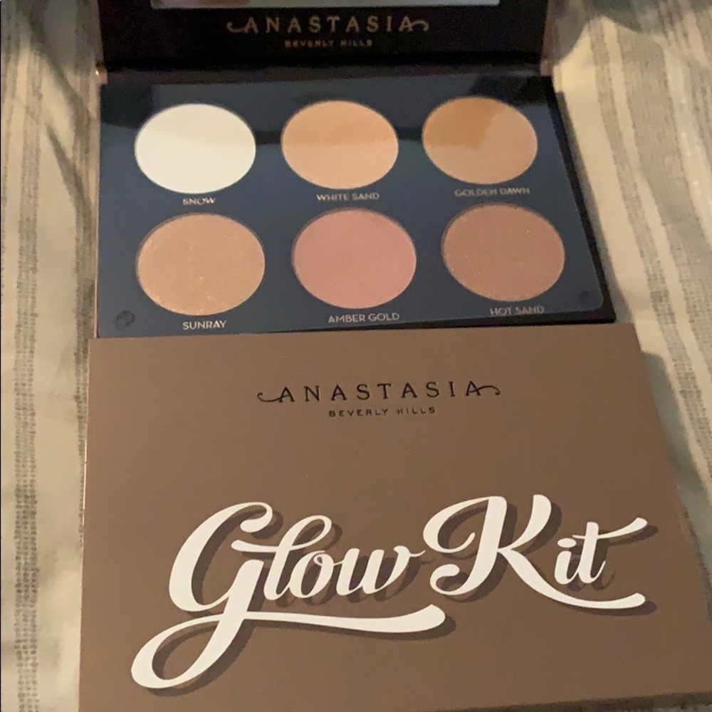 *BRAND NEW* ANASTASIA BEVERLY HILLS GLOW KIT